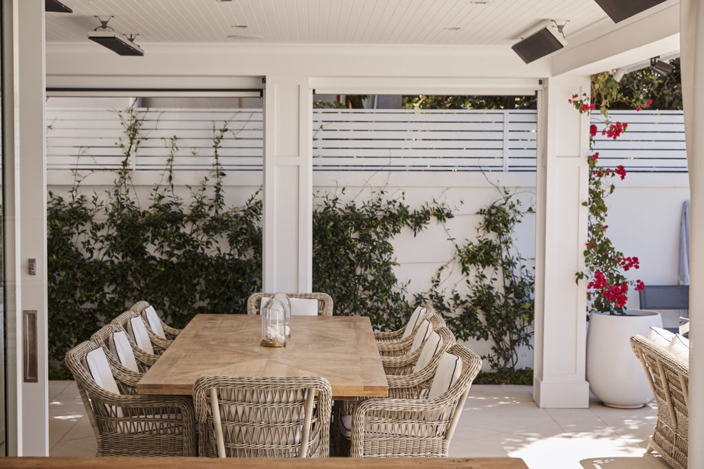 Alfresco dining area in Dover Heights