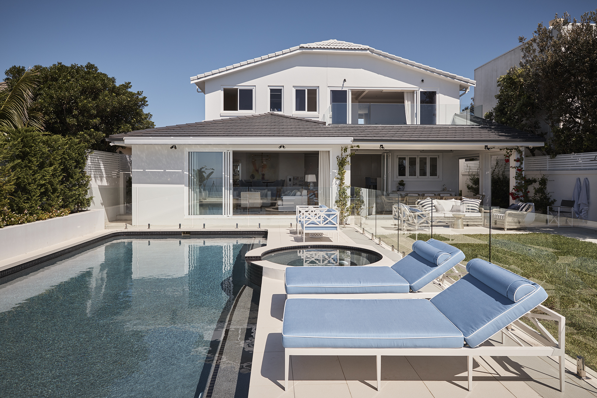 Gallery Image Luxury pool renovation with glass fencing, spa and ocean views in Eastern Suburbs